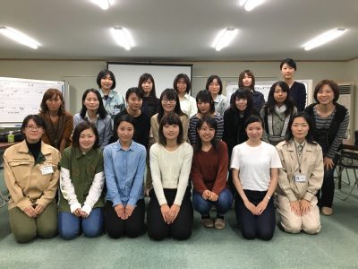 意見交換会：笑顔の集合写真